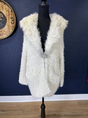 Sleeping on Snow Anthropologie White Silver Knit Faux Fur Collar Cardigan | S
